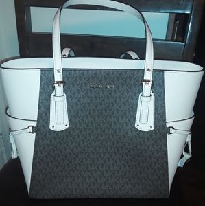 Michaels Kors Voyager Purse (ew tote)